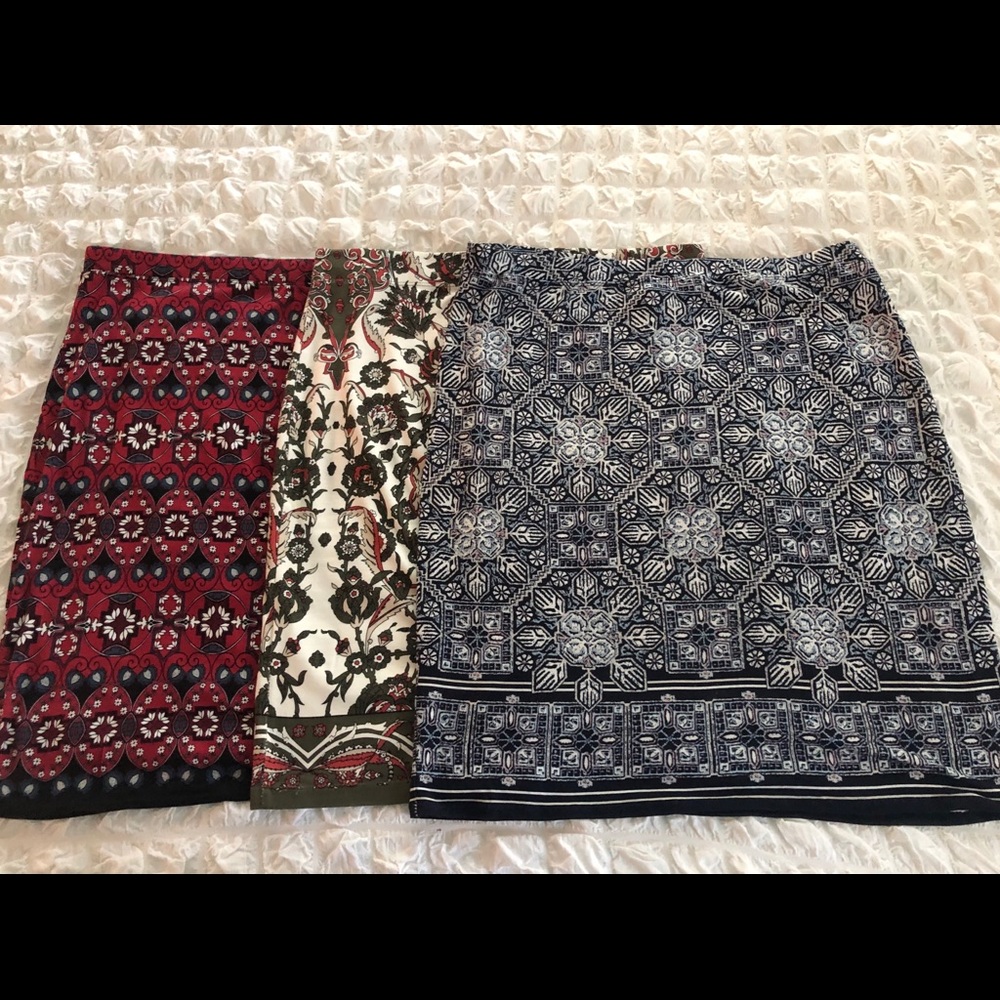 Lot of 3 Max Studio stretch knit summer skirts L